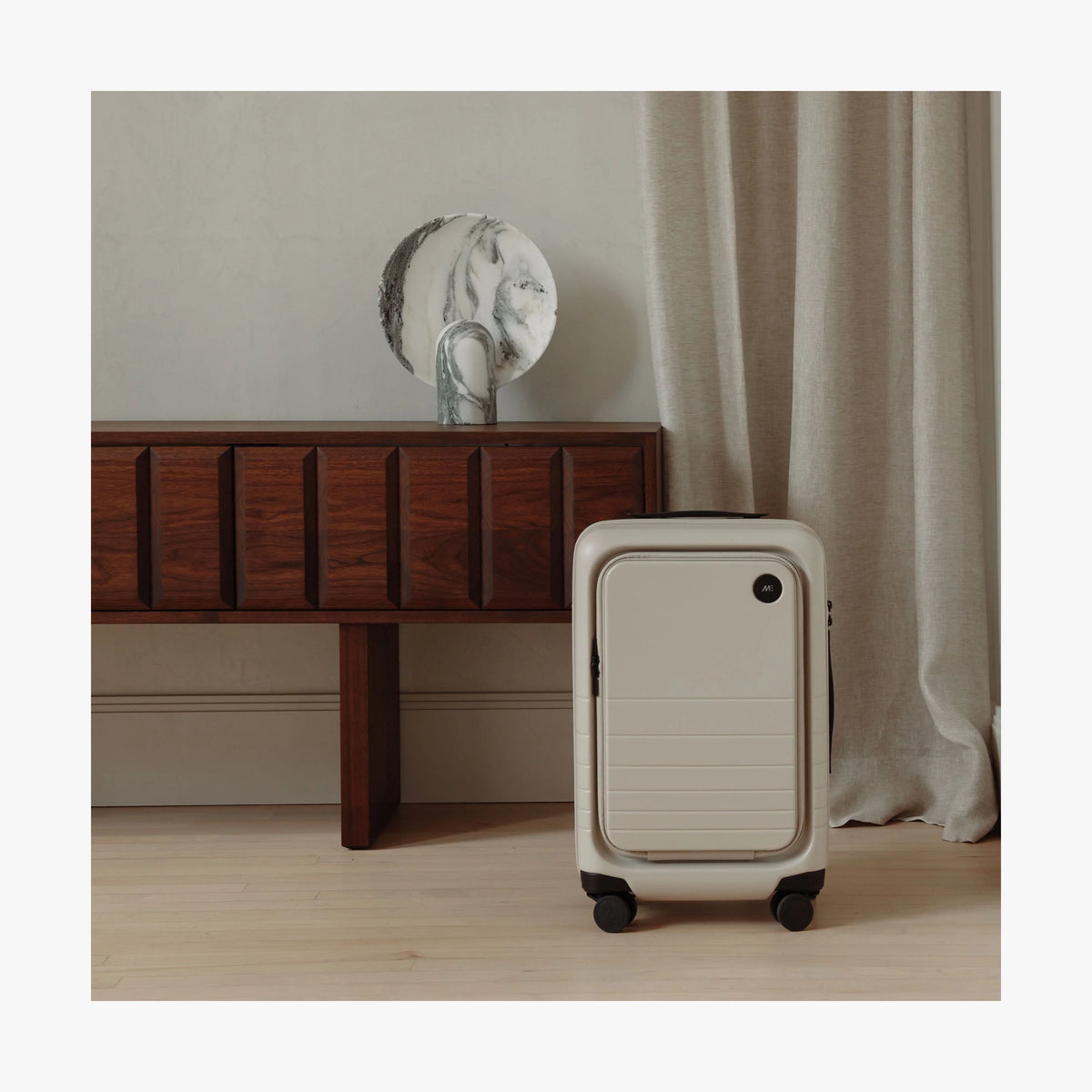 Check-In Medium