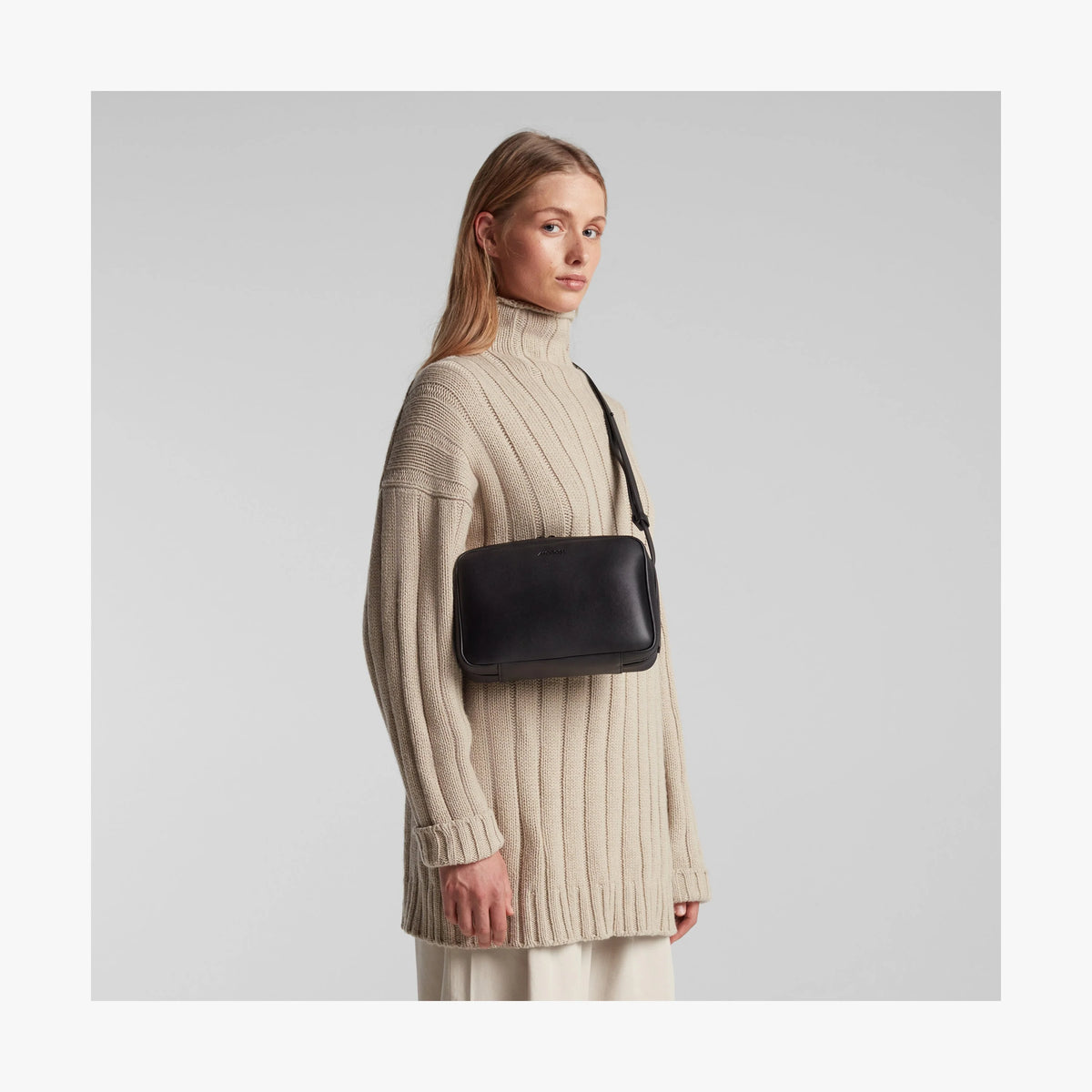 Metro Crossbody